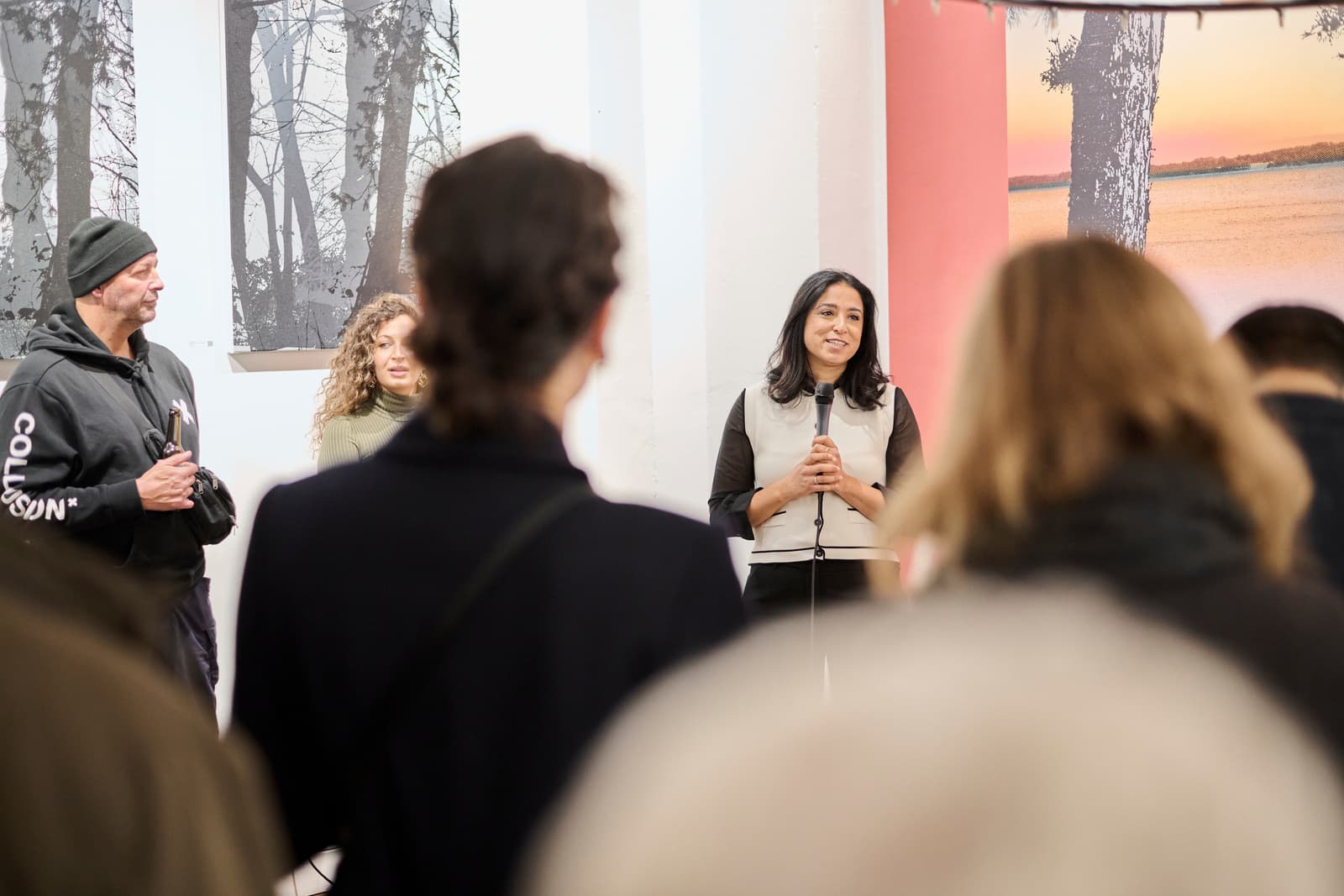 Zahra Hasson-Taheri beim Vortrag